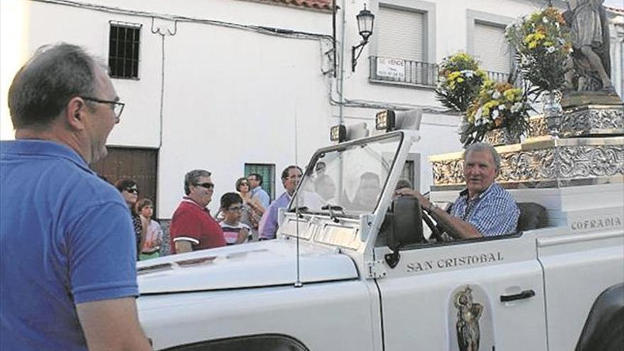 La cofradía de San Cristóbal volverá a procesionar a su titular el 6 de julio