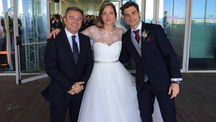 David Ferrer, junto a su esposa.