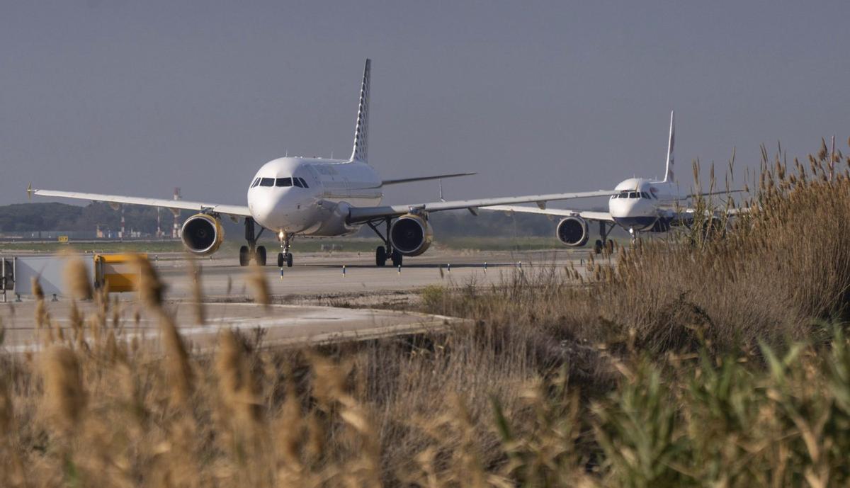El querosè amenaça les vacances, però les aerolínies esquiven la crisi