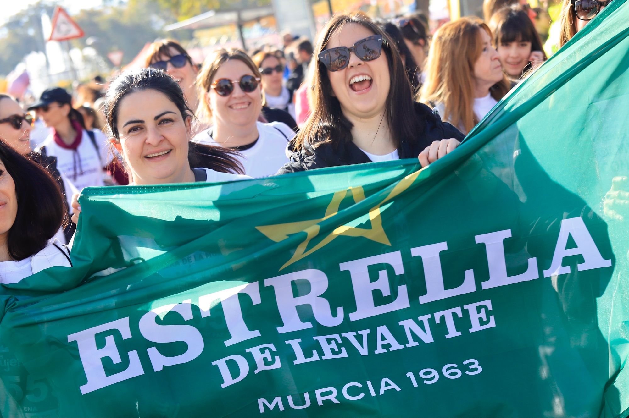 La salida y el recorrido de la Carrera de la Mujer 'inmortalizados' en imágenes