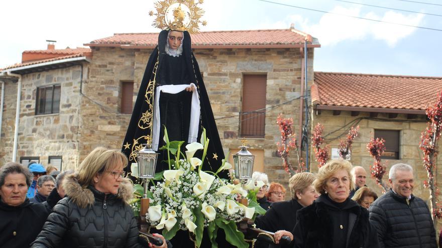 Viernes Santo en Sanabria-La Carballeda, entre nubes y devoción