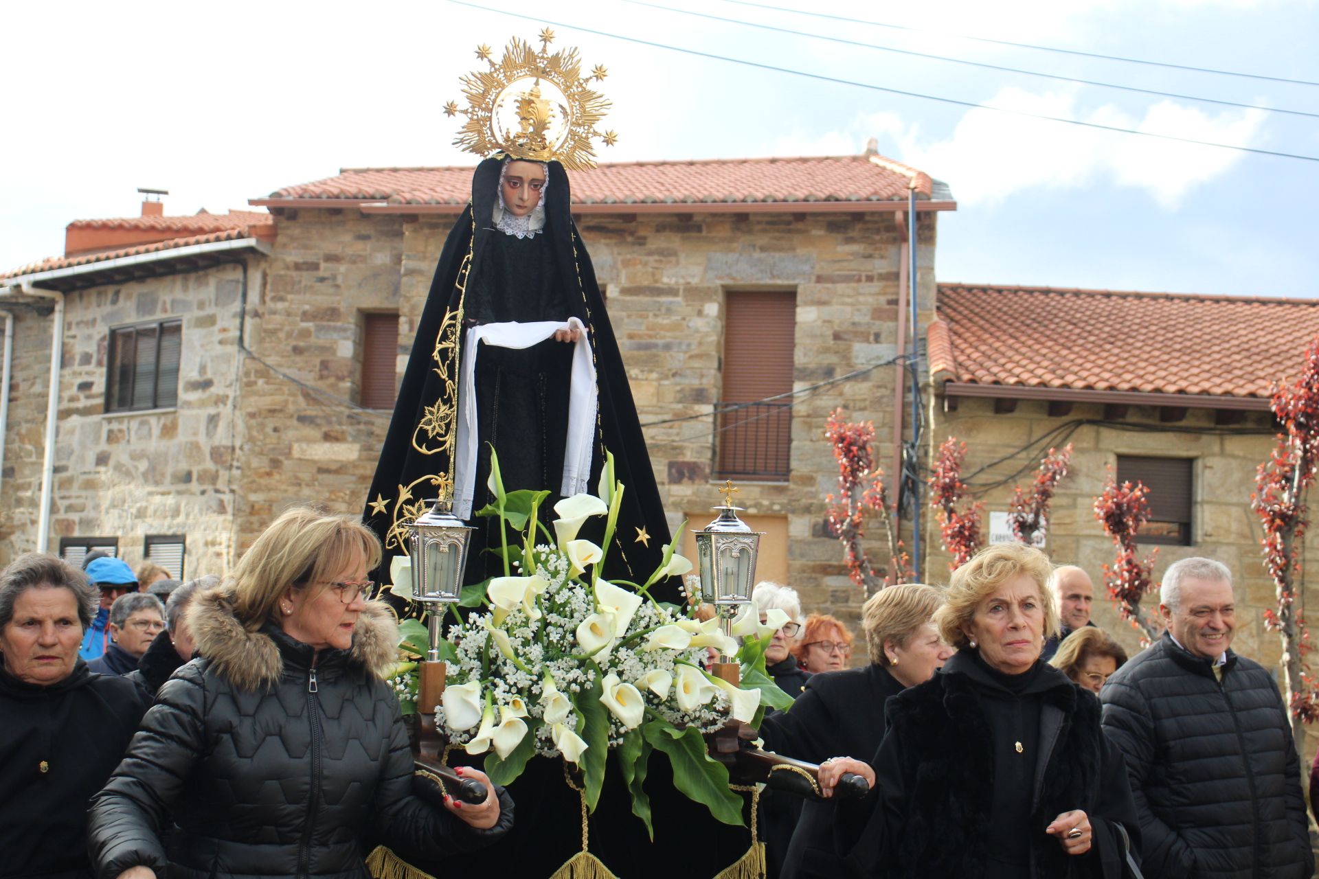 GALERÍA| Viernes Santo en Sanabria-La Carballeda, entre nubes y devoción