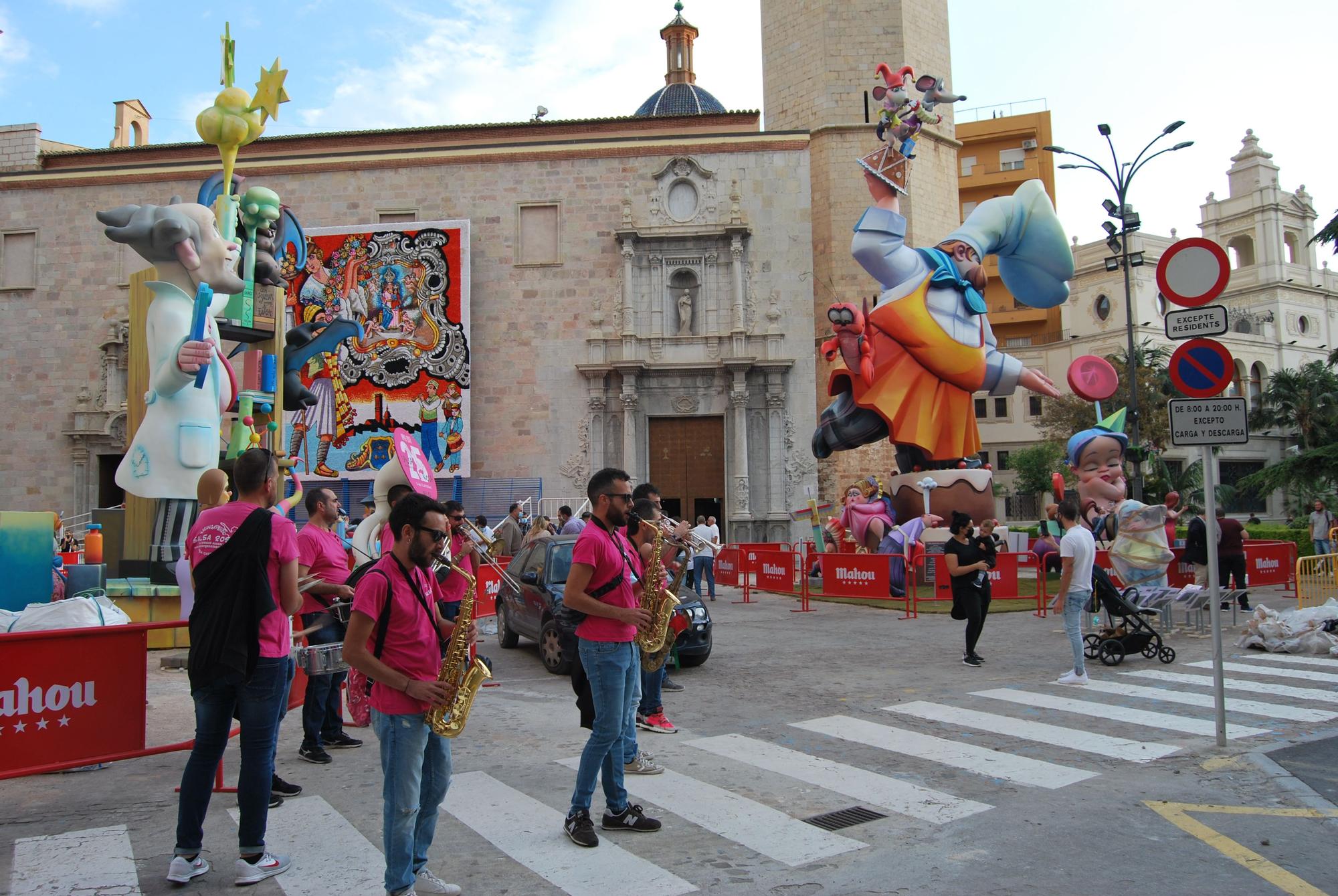 Las mejores imágenes de la 'plantà' de las fallas en Burriana