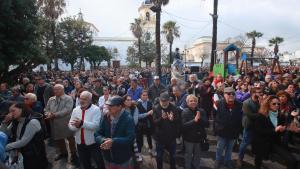 Concentración en Barbate por el asesinato de dos guardias civiles