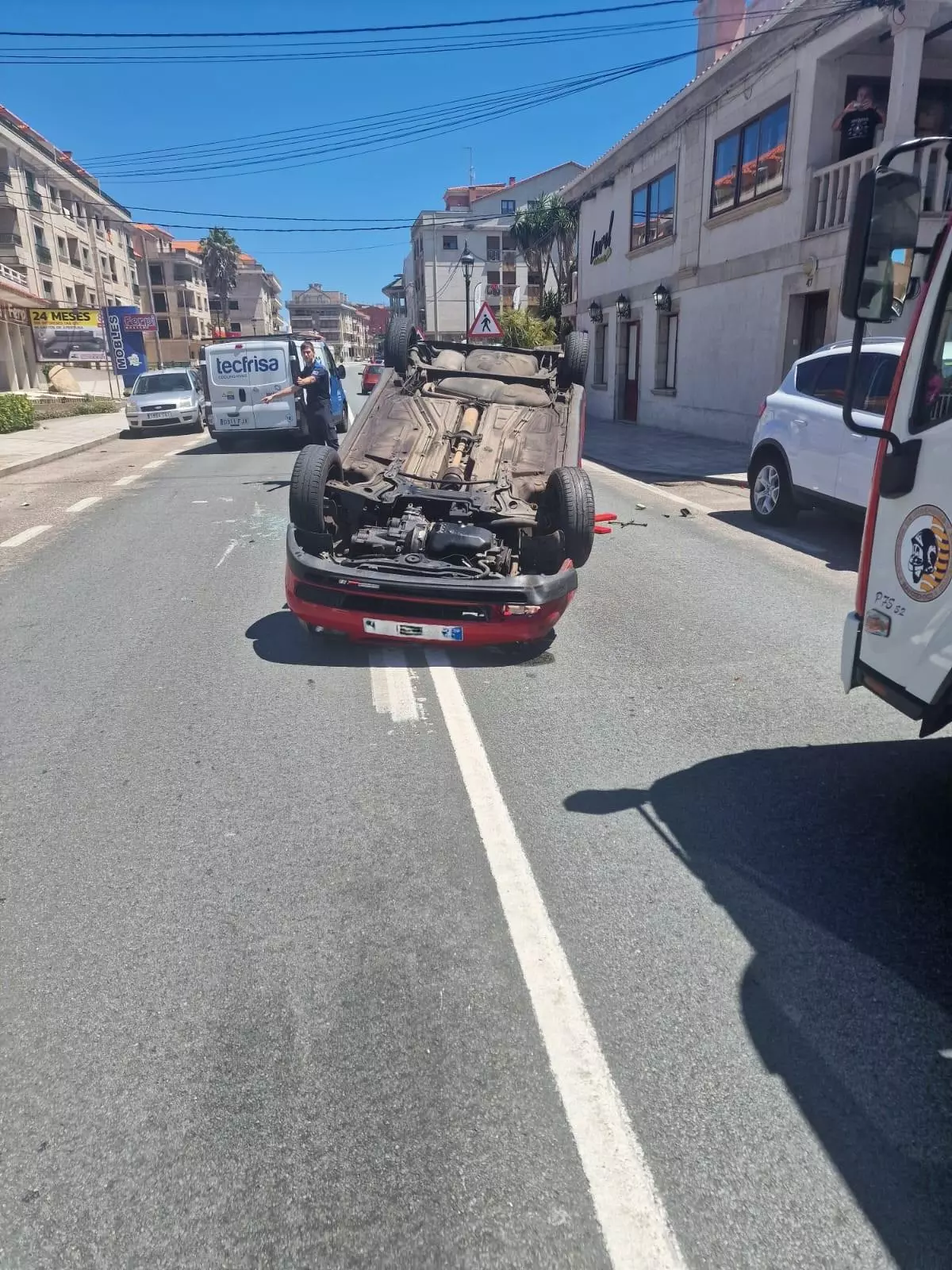 Herida una mujer al volcar su coche en Sanxenxo