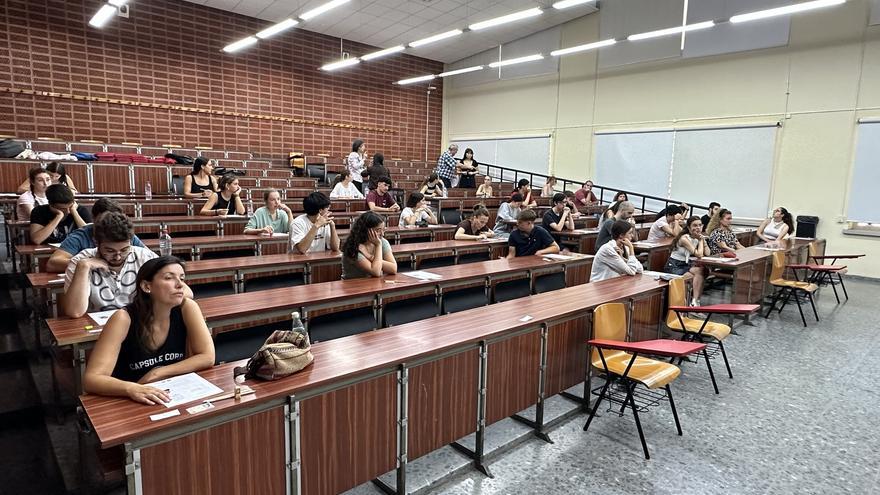 Más de 200 estudiantes realizan los exámenes oficiales de chino del Instituto Confucio de la UV