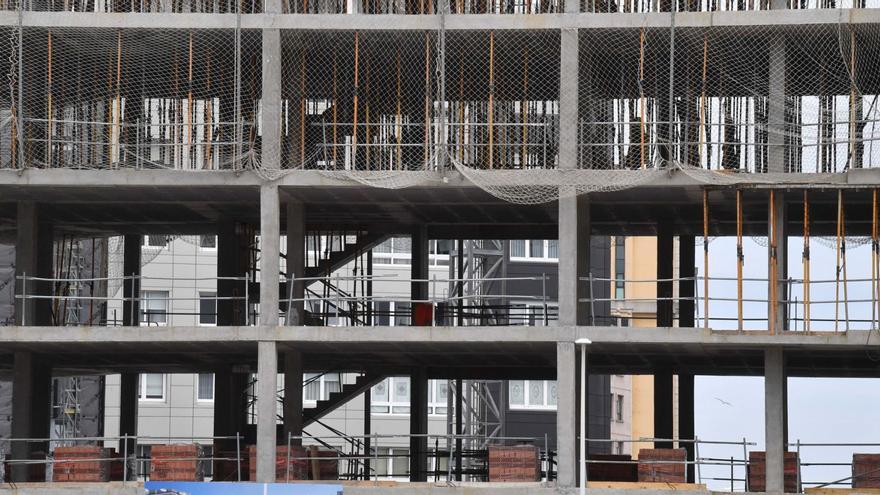 Las constructoras descienden un 26% en diez años, pero las inmobiliarias aumentan un 72%
