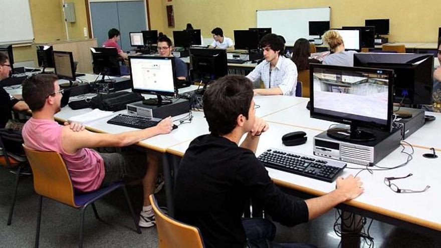 Imagen de un aula informática del Campus de Alcoy, instalación que se extenderá a las sedes universitarias.