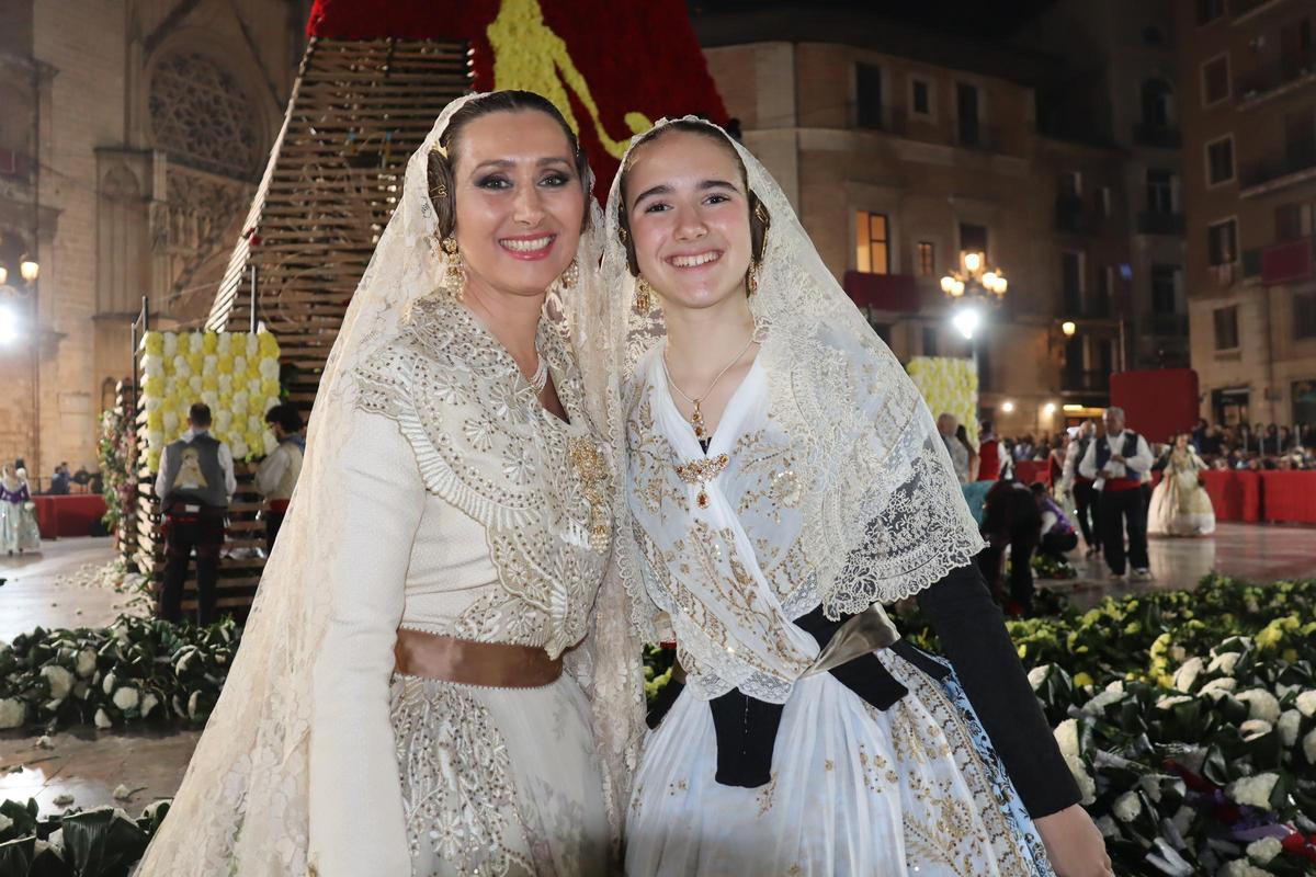 Elena Muñoz (1996) y Maria Elena Blanquer Muñoz (2023)