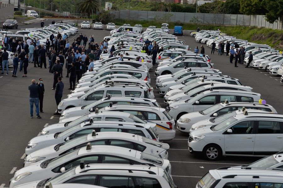 Manifestación-caravana para exigir la regulación del taxi