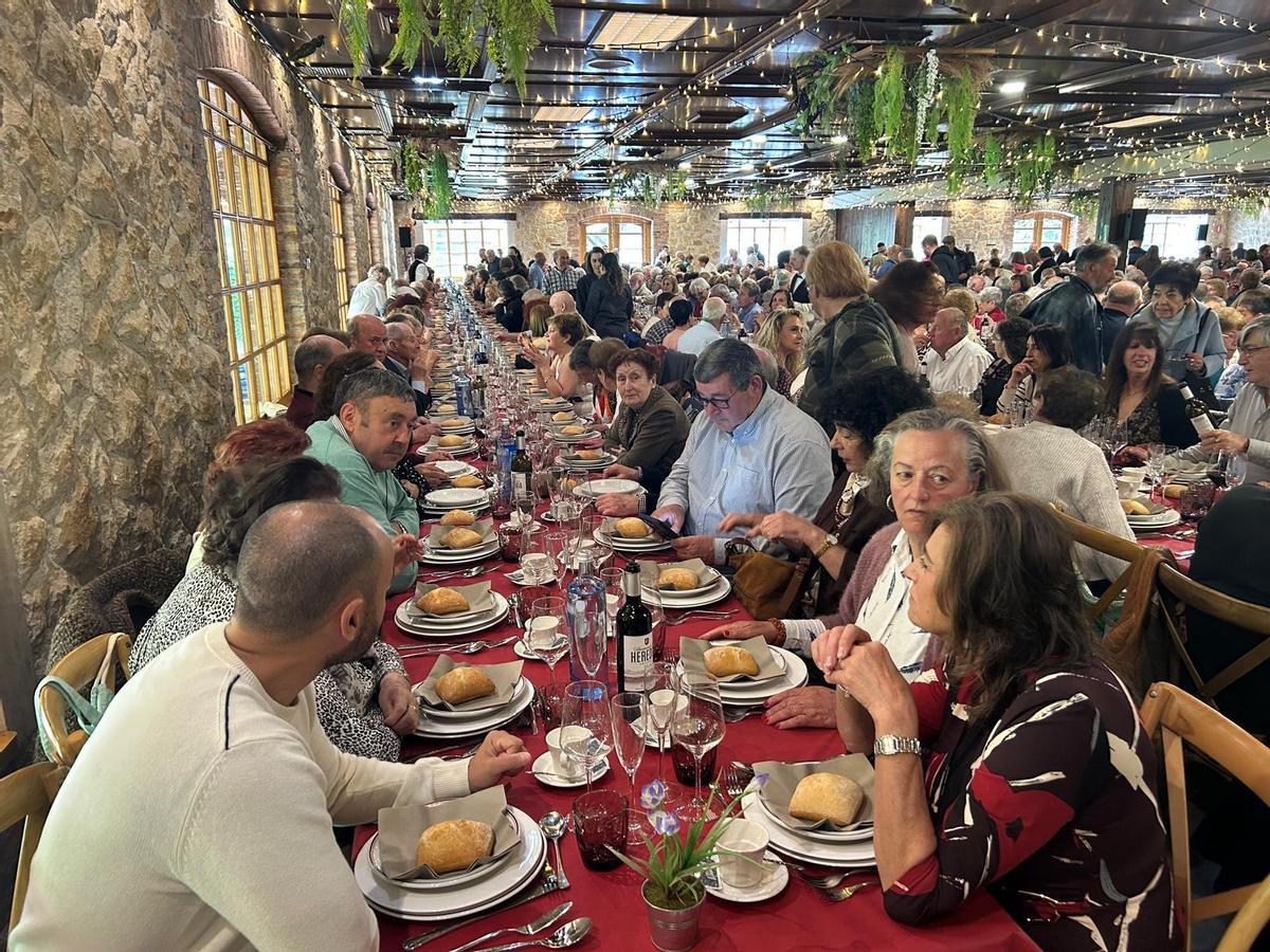 EN IMÁGENES: Comida por San Isidro de los jubilados de Llanera