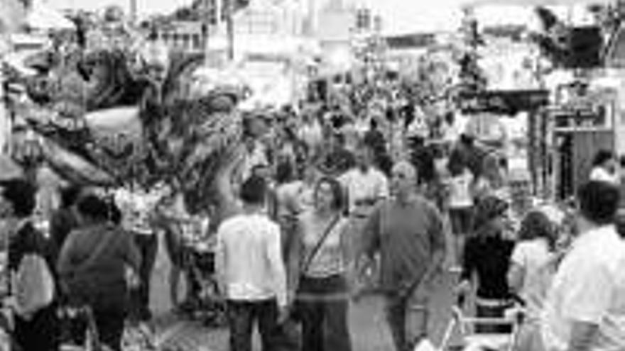 Miles de personas ponen a Plasencia de fiesta en el día grande de la feria