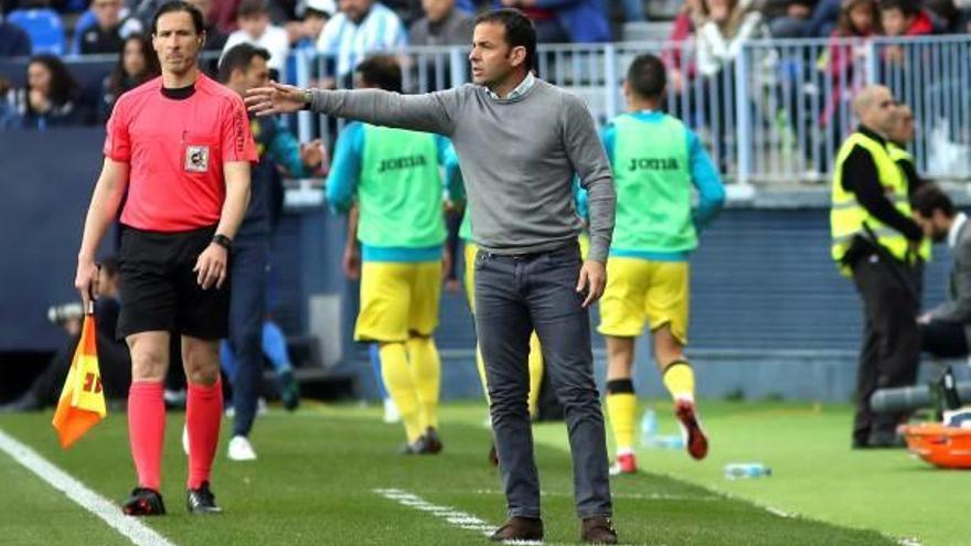 Javi Calleja, durante un momento del encuentro de ayer en La Rosaleda.