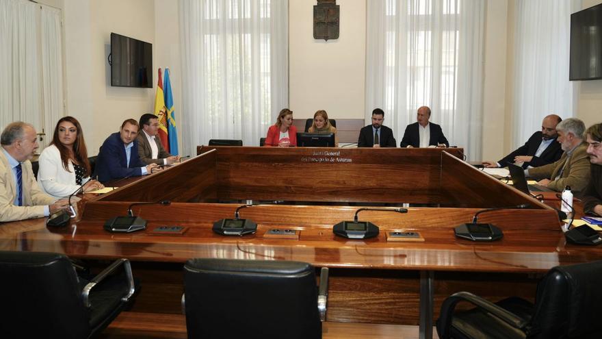 La comisión para investigar el accidente mortal de la mina de Cerredo empieza con bronca hasta para elegir la sala donde celebrar las sesiones