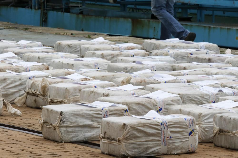 Llega a Vigo el Gure Leire, el narcobarco apresado con 2.500 kilos de cocaína