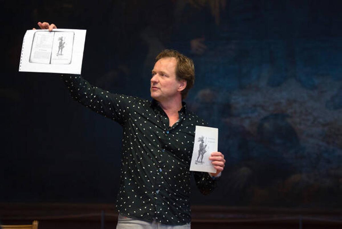 Frank Westerman en una presentació del seu llibre «El negre i jo».