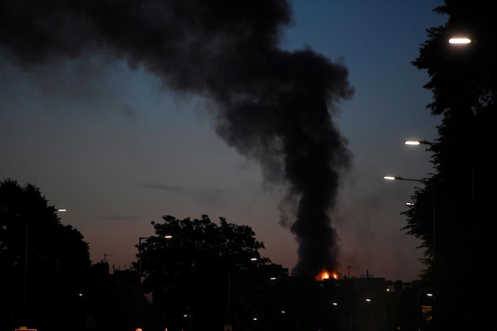 Incendio en un edificio de 24 plantas en Londres