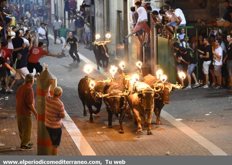 Vila-real disfruta de los toros y el concurso 'Creilla de l'infern'