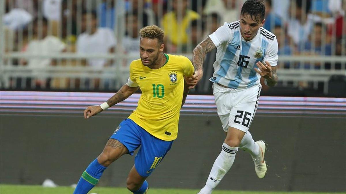 Renzo Saravia fue el encargado de marcar a Neymar