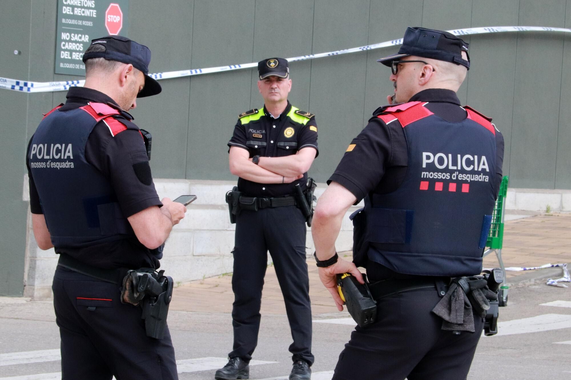 Mossos d&#039;Esquadra i la Policia Municipal de Sabadell al parc comercial Via Sabadell