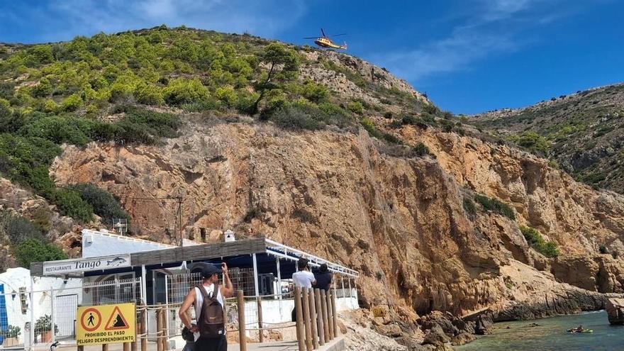 Evacuada en helicóptero una senderista que ha sufrido un bajón de azúcar en la senda del Tangó en Xàbia