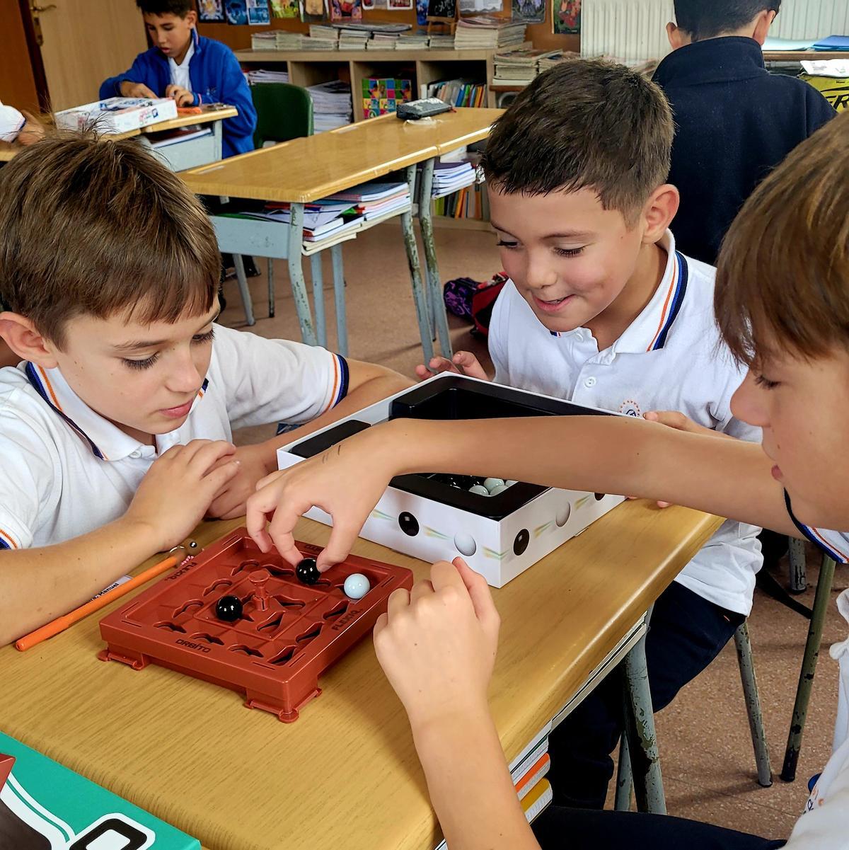 En Casa de la Virgen priorízase o seguimento emocional, a detección temperá de dificultades e o asesoramento en momentos clave do crecemento persoal e educativo.