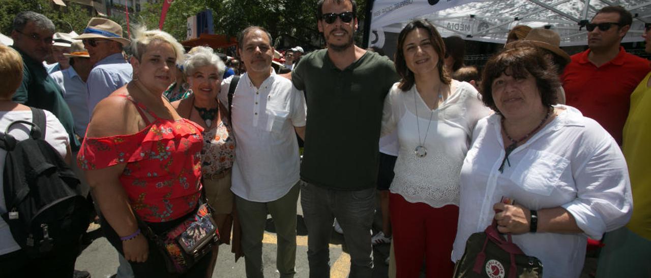 La consellera Rosa Pérez Garijo, segunda por la derecha, con otros miembros de Unides Podem.