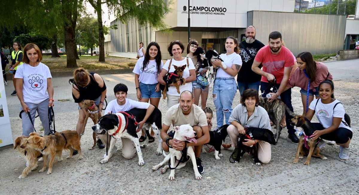 El desfile tuvo lugar en Campolongo y contó con la participación de las protectoras. | // RAFA VÁZQUEZ