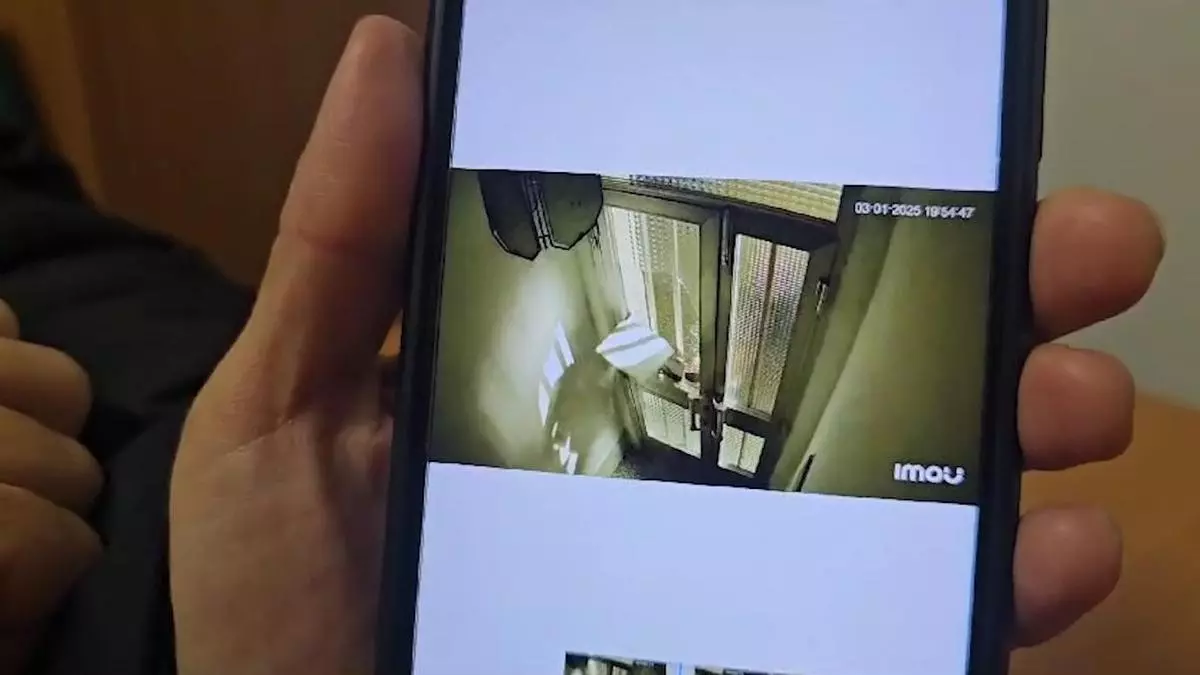 Forzado a irse de su propia casa por miedo al vecino