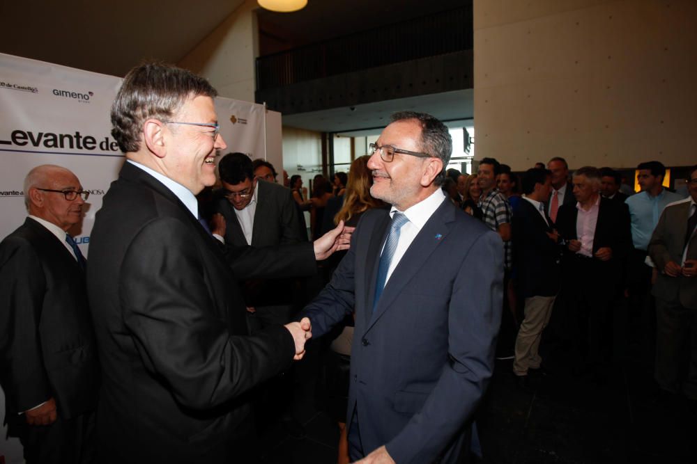 Ximo Puig, president de la Generalitat saluda a Vicent Climent, rector de la Universitat Jaume I