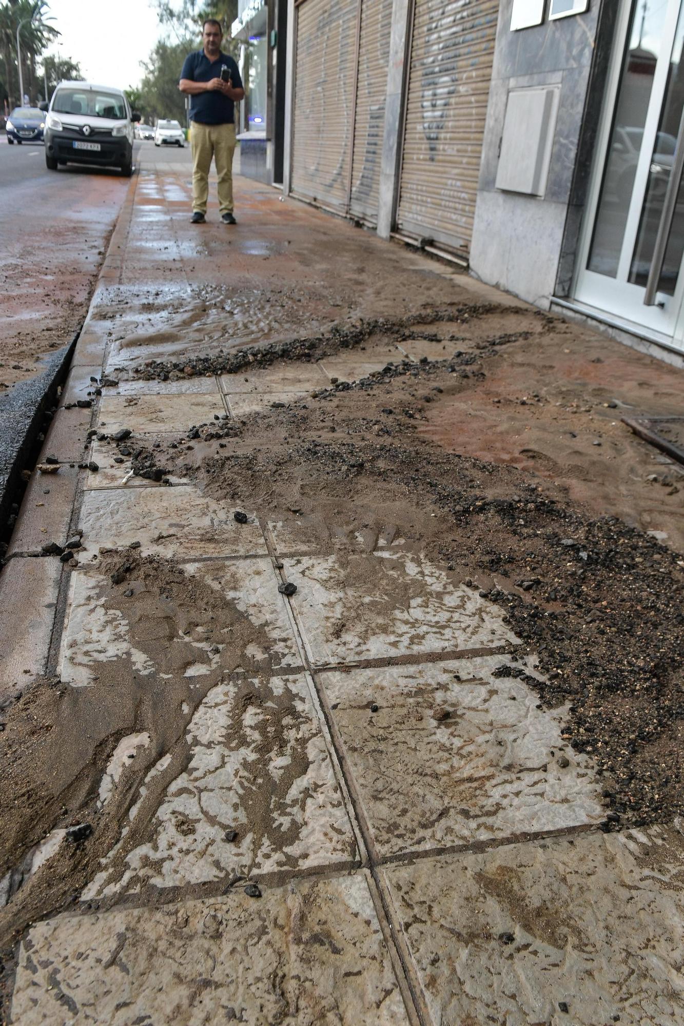 Rotura de tubería en la calle León y Castillo