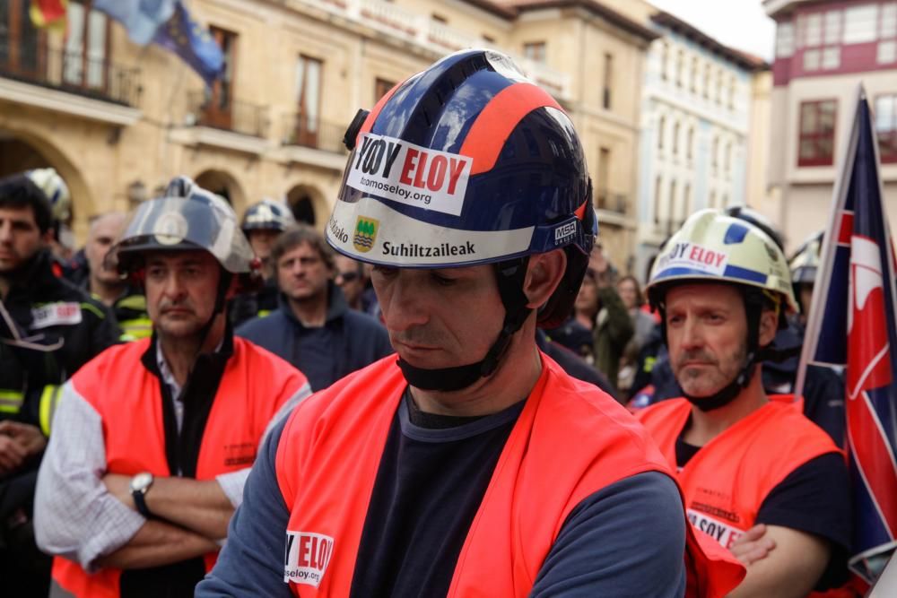 Manifestación de bomberos de toda España en Oviedo por Eloy Palacio