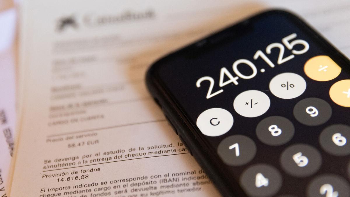 Una experta en finanzas revela el riesgo de pagar el alquiler por transferencia: "Podrías no estar haciéndolo bien..."