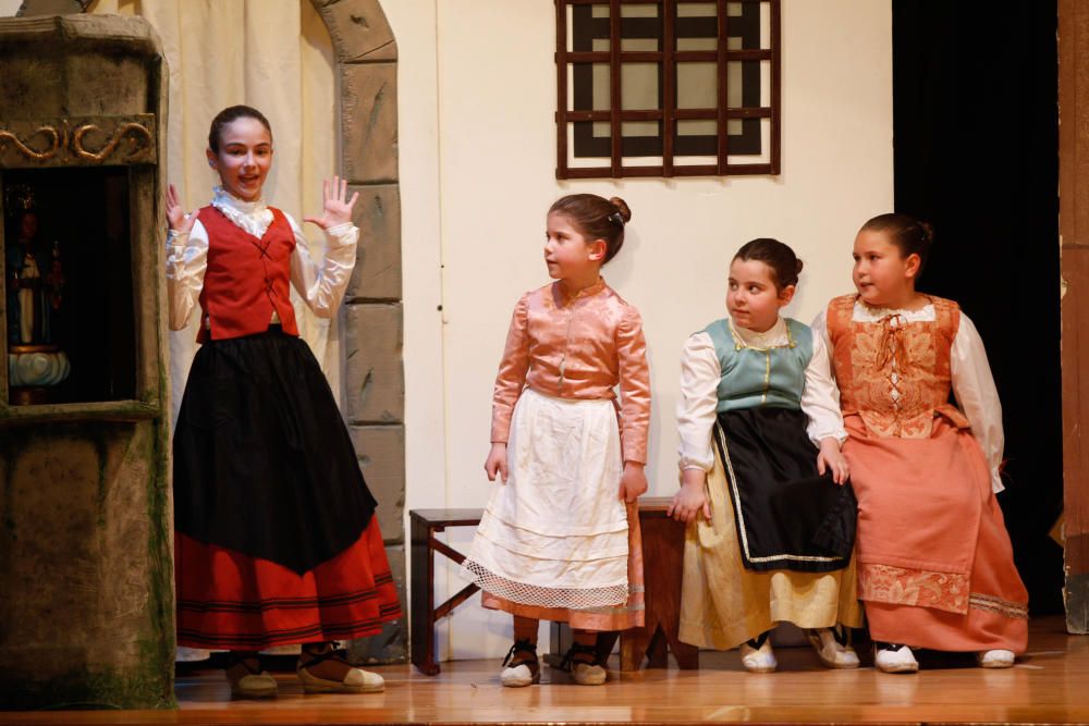 Niños en la representación de los ''''Miracles'''' de Sant Vicent Ferrer