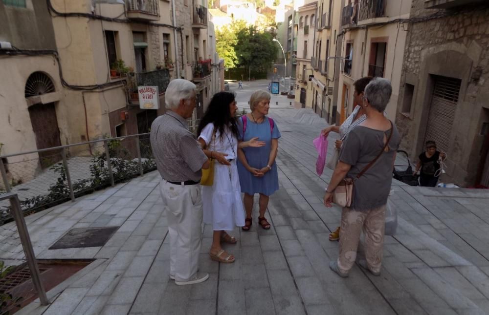 Els veïns del Centre Històric de Manresa no veuen funcional la nova Baixada dels Drets