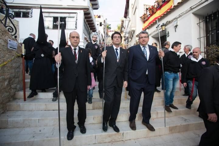 Alicante se vuelca con la procesión de Santa Cruz