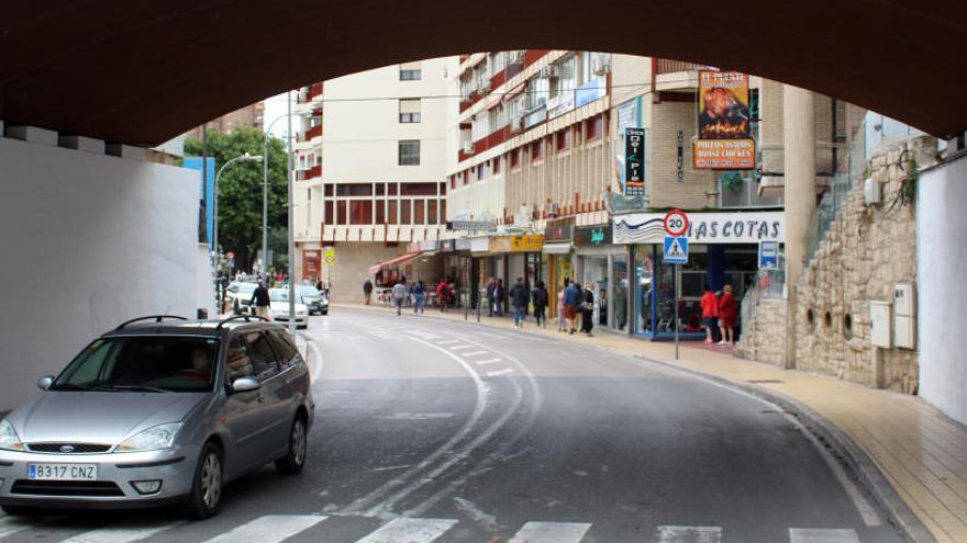 Las obras de Mediterráneo cortan al tráfico la calle Puente de Benidorm