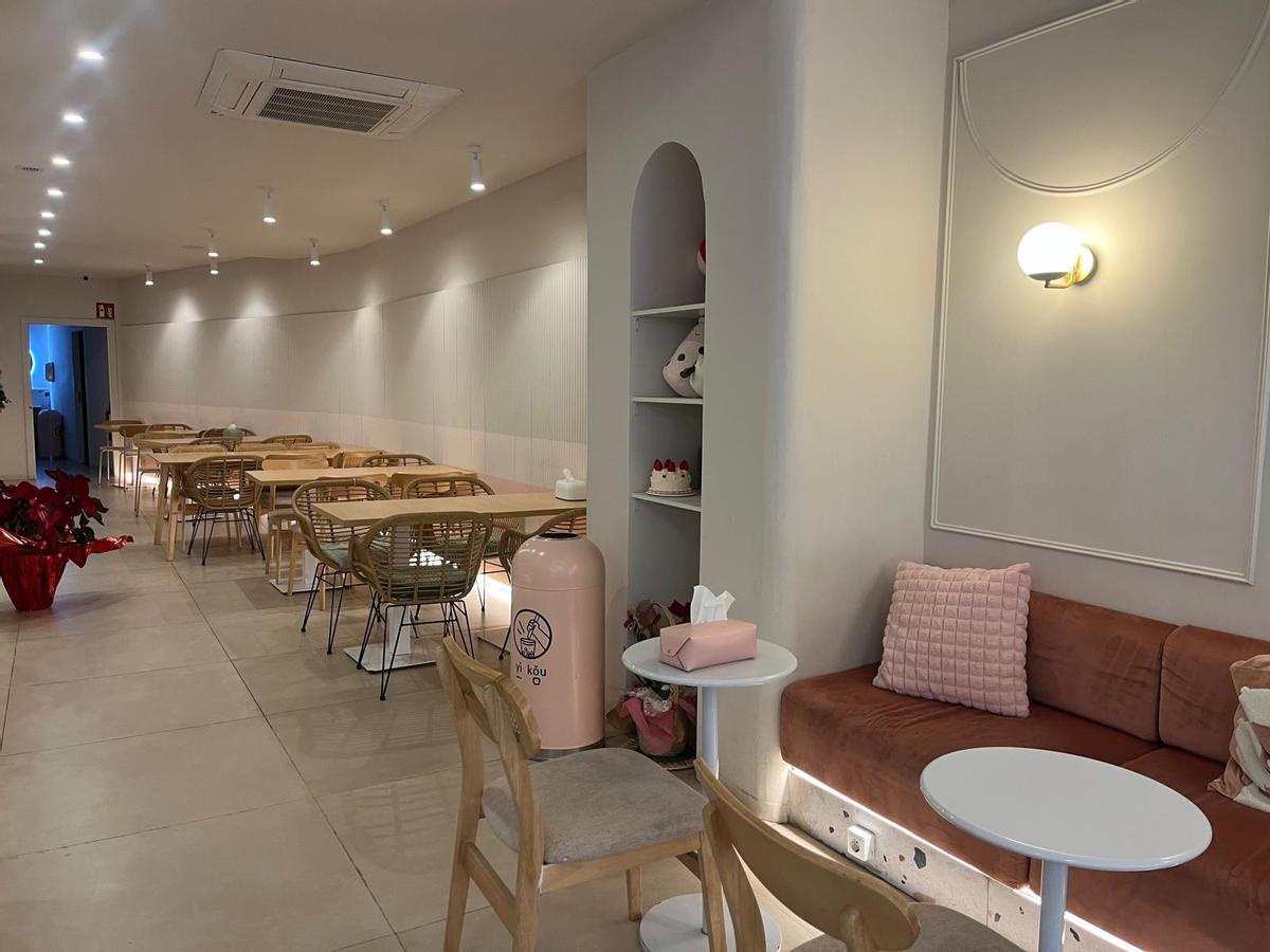 L'espai combina minimalisme i detalls inspirats en la cultura asiàtica