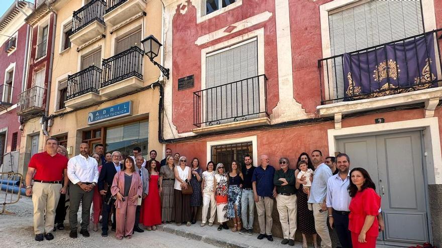 Cehegín rinde un emotivo homenaje a Don Abraham Ruiz Jiménez descubriendo una placa conmemorativa en la que fue su casa