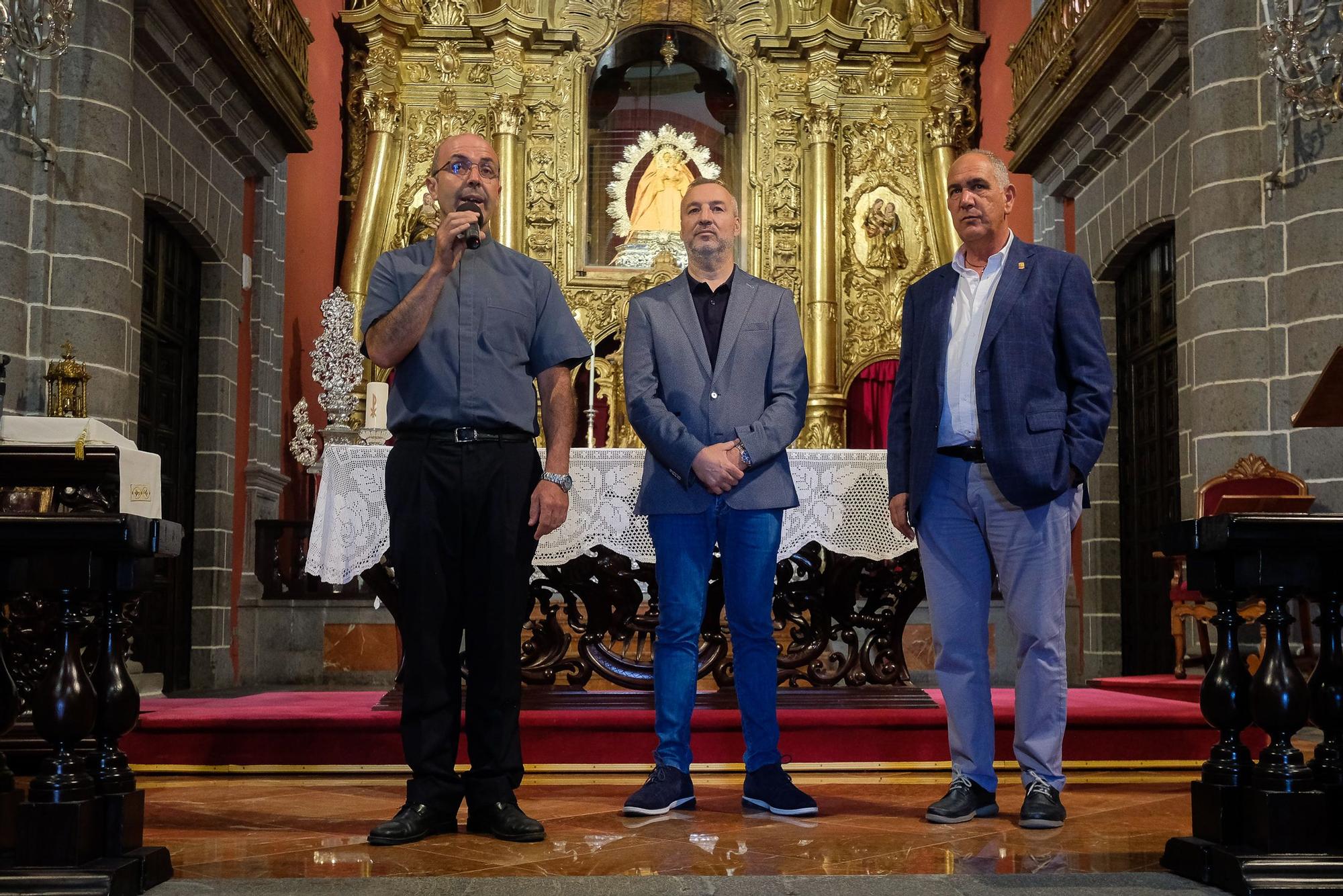 Ofrenda floral de la plantilla de la UD Las Palmas a la Virgen del Pino