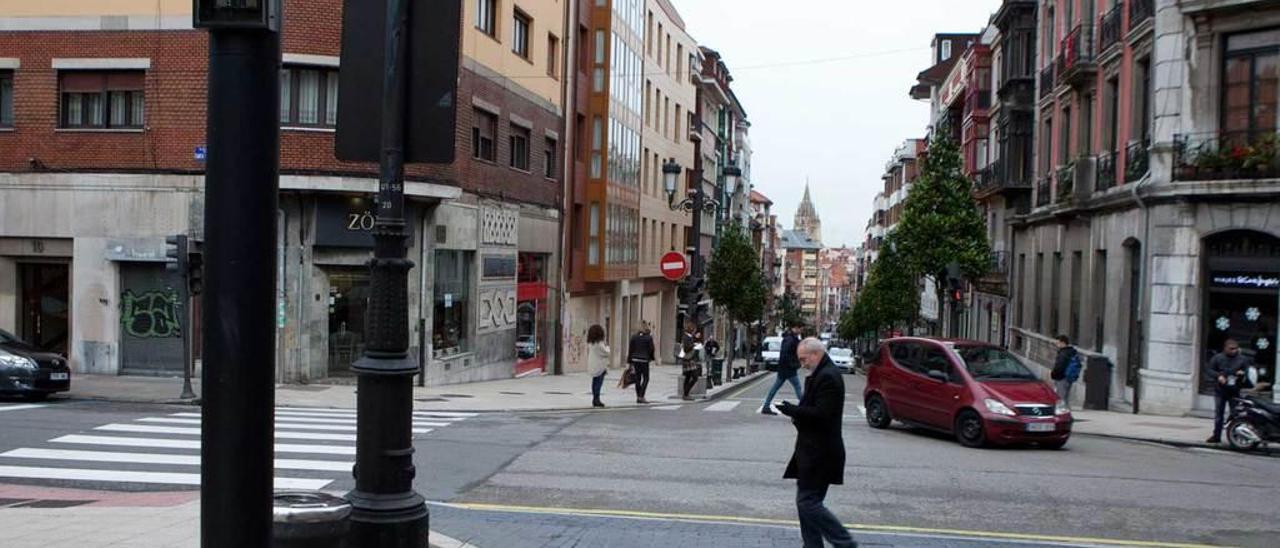 Una cámara de vigilancia en la calle Pérez de la Sala.