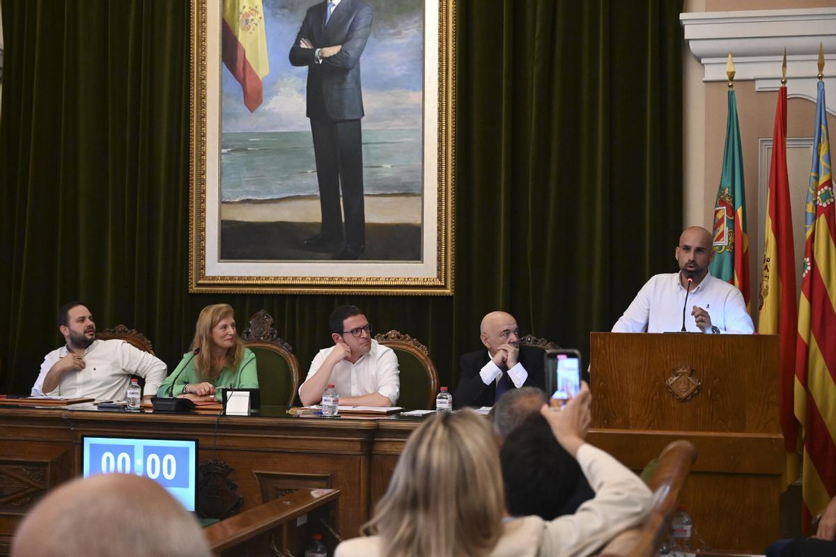 Las emotivas imágenes del último pleno de la legislatura en el ...