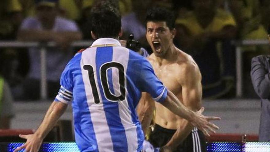 Messi y Agüero rescatan a Argentina ante Colombia