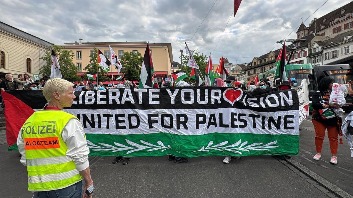 Tensión en Basilea por la actuación de Israel en Eurovisión: enfrentamientos entre manifestantes y policía