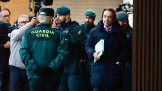 El exjefe de gabinete de Mazón llega al juzgado de Catarroja entre gritos y abucheos de las asociaciones de víctimas de la dana