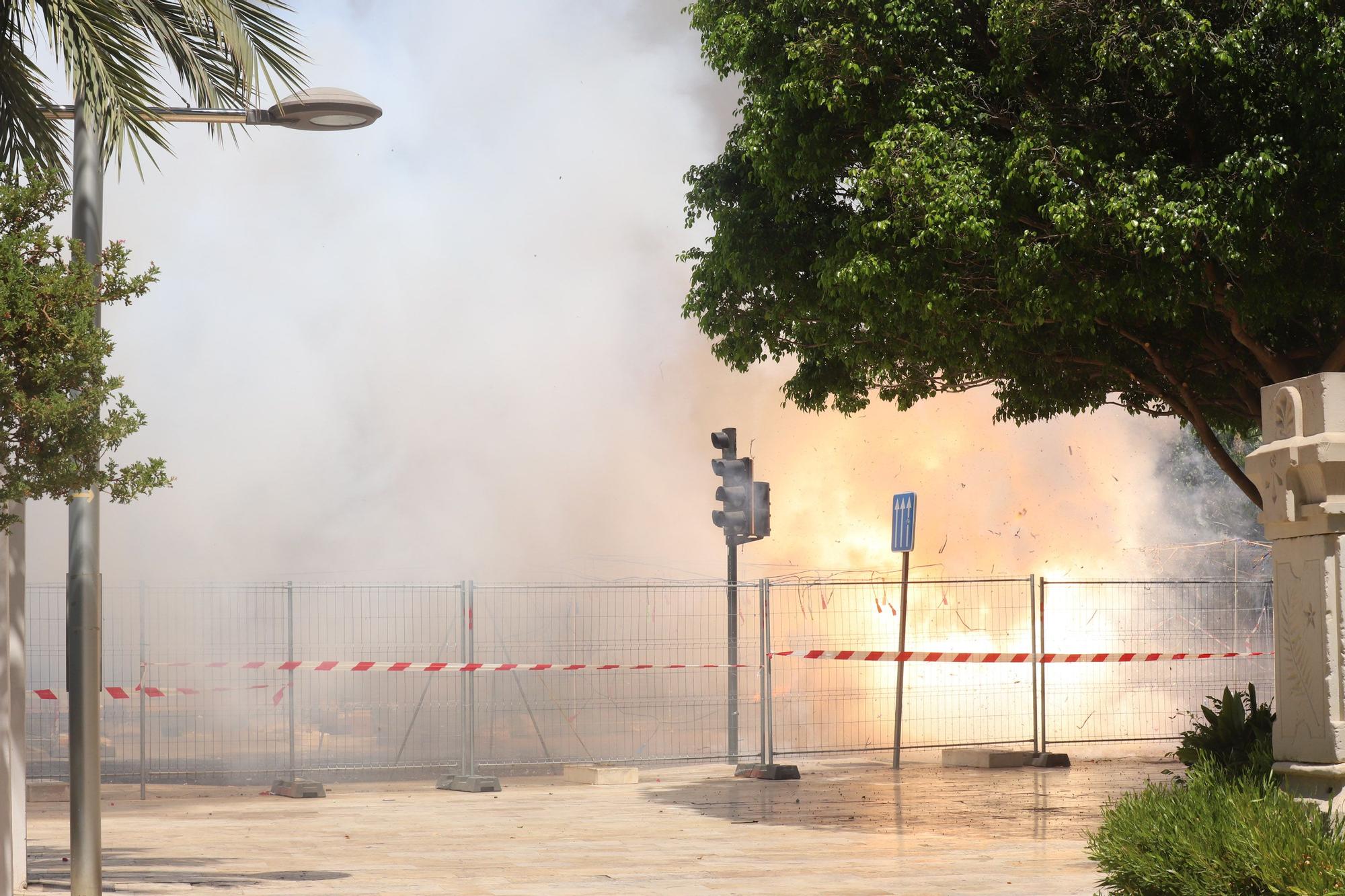 Mascletà de transición en Elche