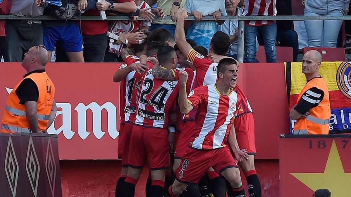 Los jugadores del Girona celebran un triunfo histórico