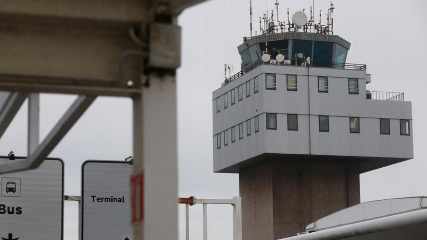 El Aeropuerto de Asturias aumentó en pasajeros, pero ahora afronta su declive