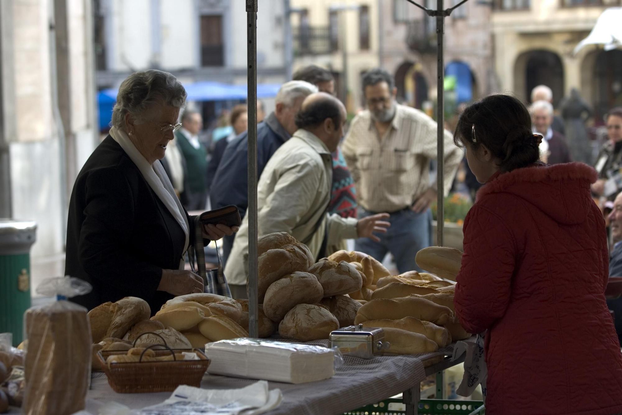 Ayer y hoy del Mercado Tradicional de Grado, flamante "Moscón de Oro" 2024