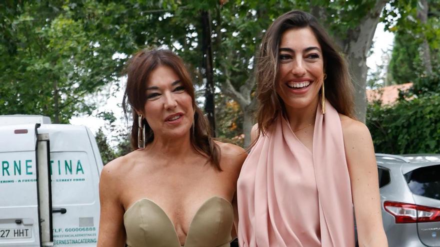 BODA HIJA RAQUEL REVUELTA | Claudia, hija de Raquel Revuelta, desvela todos  los detalles de su boda